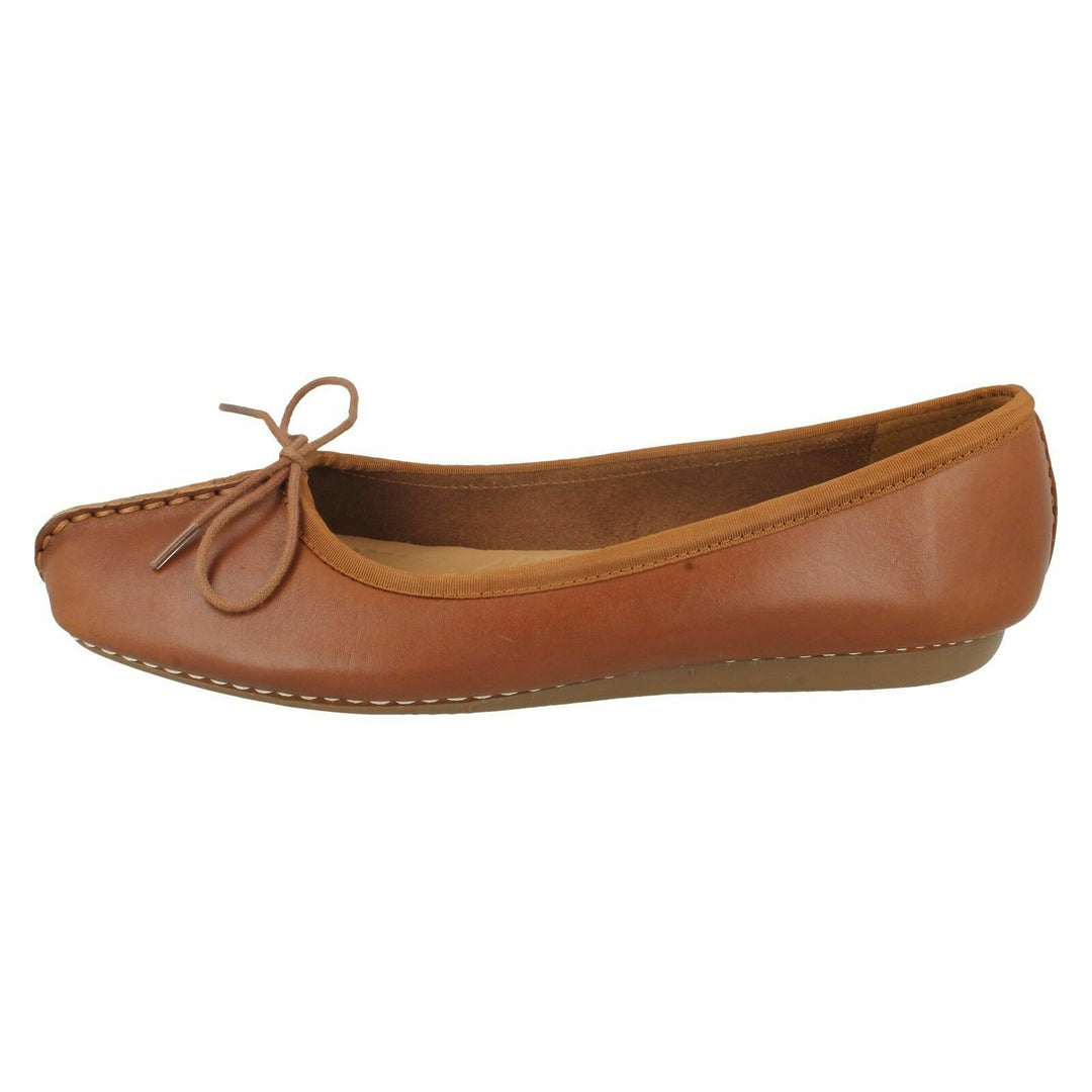 CLARKS FRECKLE ICE LADIES LEATHER CASUAL SLIP ON SHOES D FITTING TAN