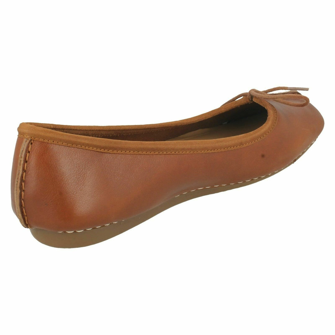 CLARKS FRECKLE ICE LADIES LEATHER CASUAL SLIP ON SHOES D FITTING TAN