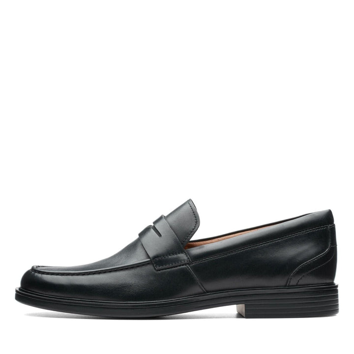 Clarks Un Aldric Step Black Leather Standard Fit (G) Slip On Smart Loafers