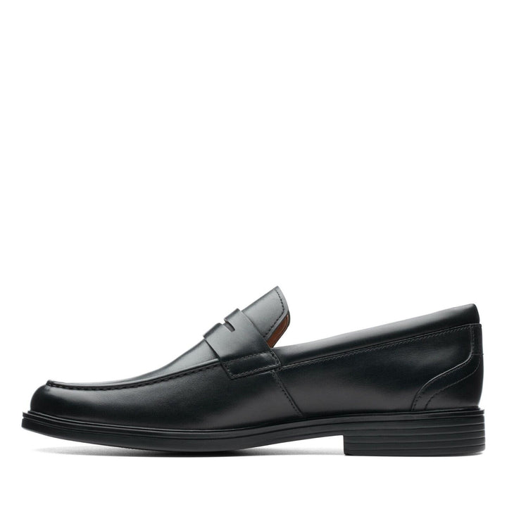 Clarks Un Aldric Step Black Leather Standard Fit (G) Slip On Smart Loafers