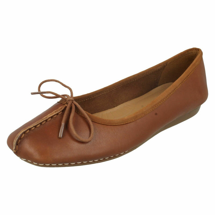 CLARKS FRECKLE ICE LADIES LEATHER CASUAL SLIP ON SHOES D FITTING TAN