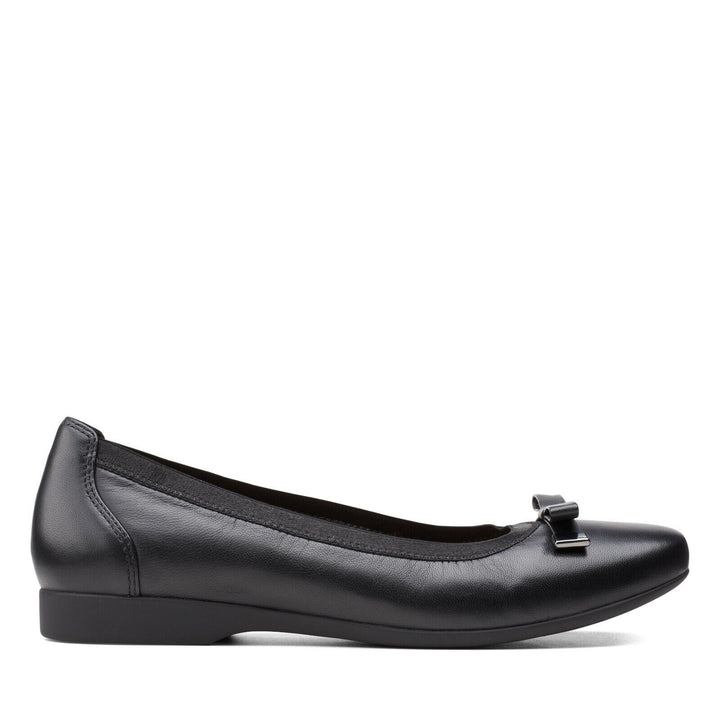 Clarks Un Darcey Bow D Fit  Ladies Leather Slip On Ballerina Pumps Shoes Black