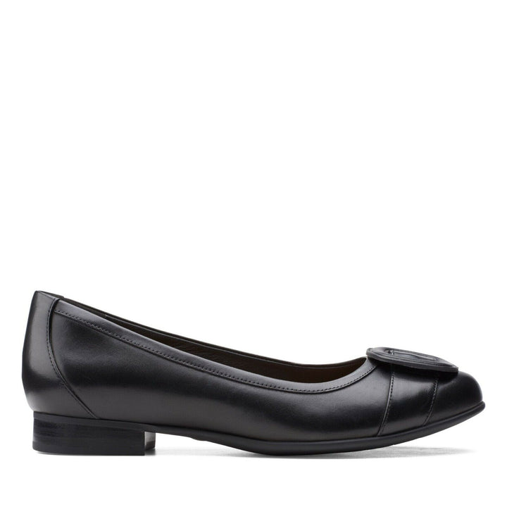 Clarks Un Blush Cove Black Leather Pumps Wide Fit (E) Low Heel Slip On Shoes