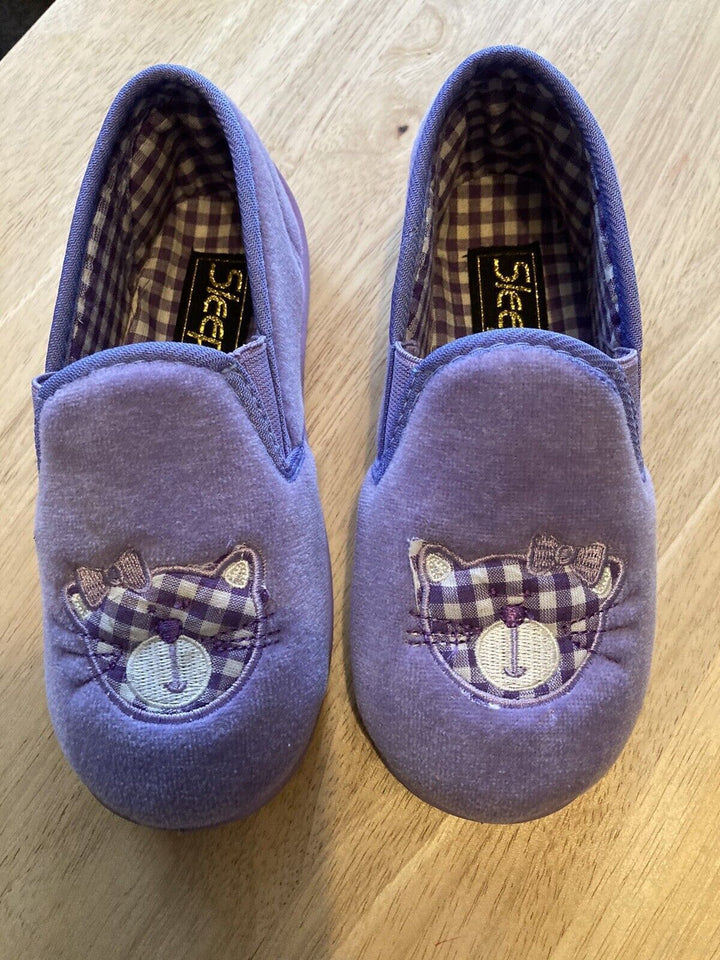 Sleepers Mae Girls Lavender Cat Motif Polka Dot Warm Slip On Slippers.