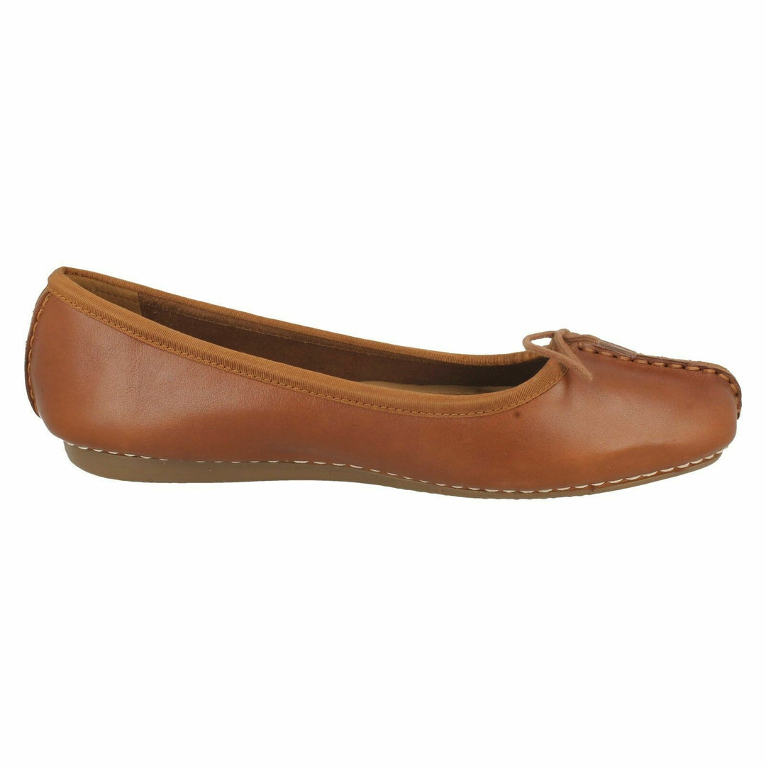 CLARKS FRECKLE ICE LADIES LEATHER CASUAL SLIP ON SHOES D FITTING TAN