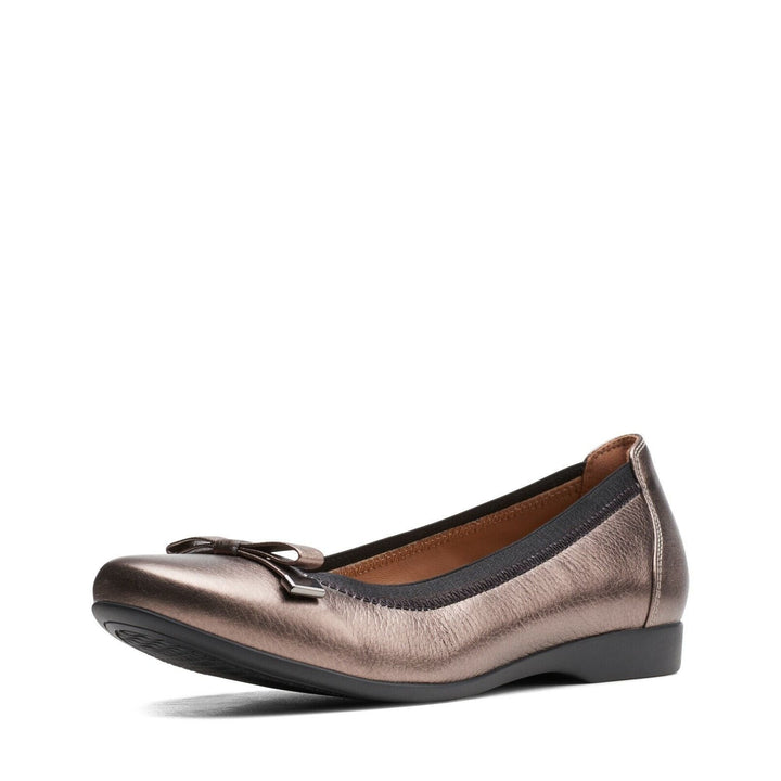 Clarks Un Darcey Bow D Fit Leather Slip On Ballerina Pumps Dolly Shoes Pebble Metallic