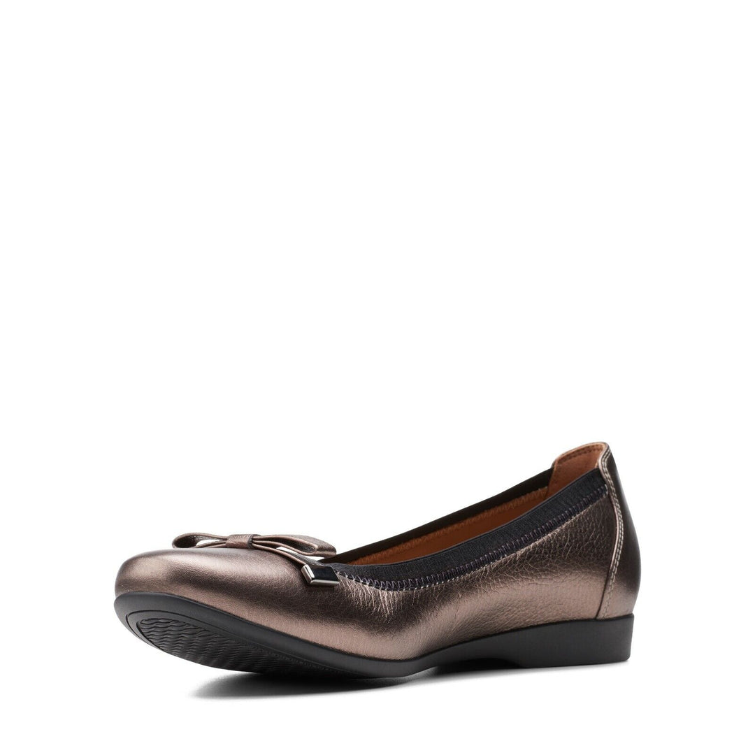 Clarks Un Darcey Bow D Fit Leather Slip On Ballerina Pumps Dolly Shoes Pebble Metallic