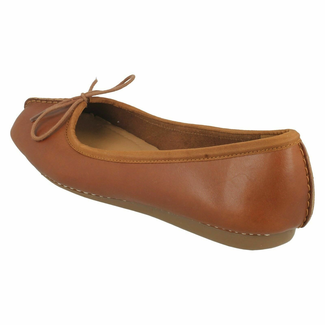 CLARKS FRECKLE ICE LADIES LEATHER CASUAL SLIP ON SHOES D FITTING TAN